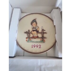 M.J Hummel 22nd Annual Collector Plate 1992  Goebel West Germany Vintage